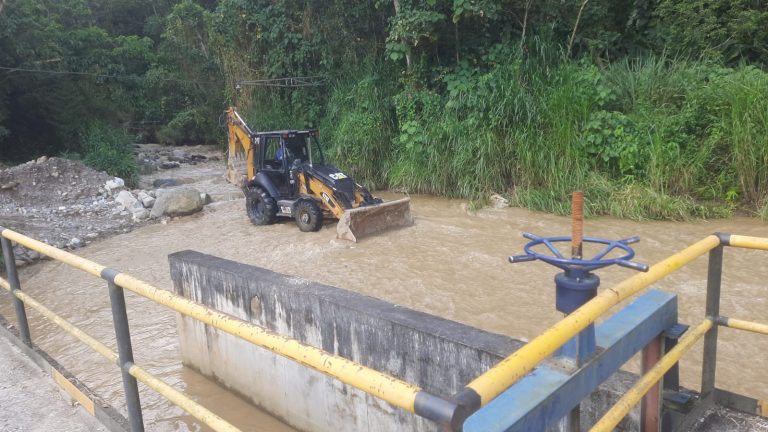 Pese a la turbiedad en Cay, IBAL garantiza el servicio de agua