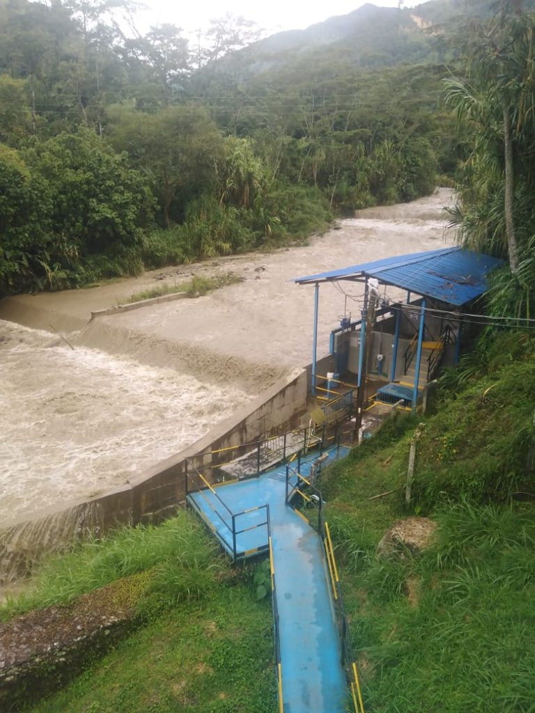 #Atención🚨🌧️ Fuertes lluvias en la cuenca del Combeima afectan suministro de agua en la ciudad.