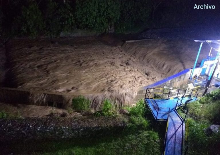 Alta turbiedad en el río Combeima obliga al IBAL a suspender captación en su Bocatoma.