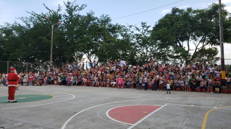 Comuna 8 disfrutó de la gran novena de aguinaldos organizada por el IBAL