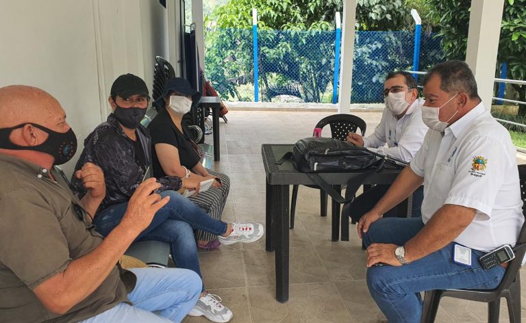 Escuchamos a la comunidad y solucionaremos problema en Viña de Calambeo.