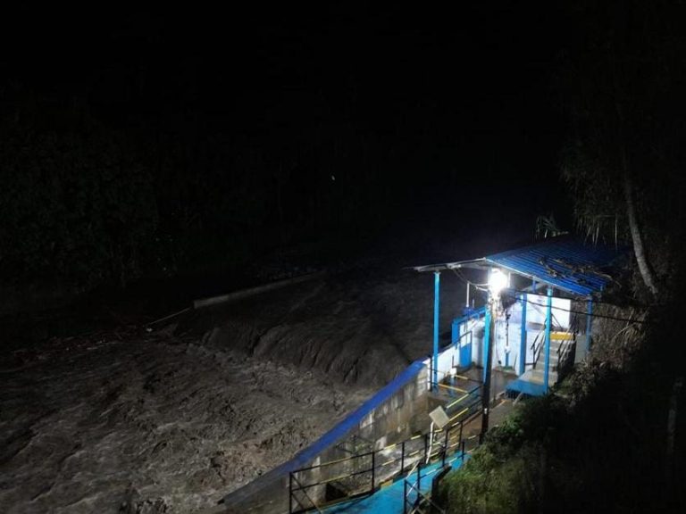 🌨️ Luego de la suspensión por lluvias, IBAL inició la captación de agua en la bocatoma Combeima