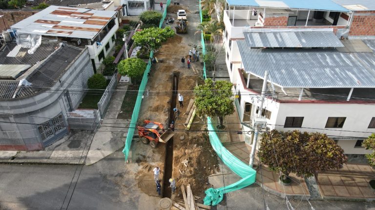 Alcaldía avanza en la reposición de redes en 12 comunas de Ibagué.