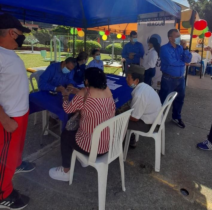 Escuchamos a nuestros usuarios en la jornada Alcaldía y Gobernación al barrio, en la comuna 2️⃣.