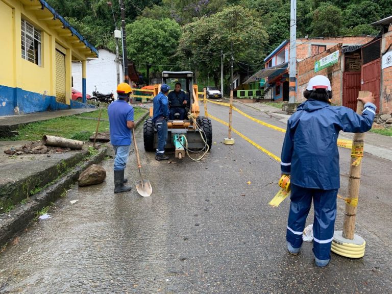 IBAL atiende daño en red que conduce agua potable al tanque Cerrogordo