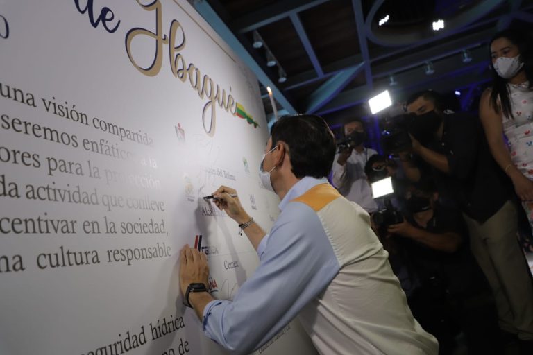 Alcaldía de Ibagué firmó el pacto por la seguridad hídrica de Ibagué.