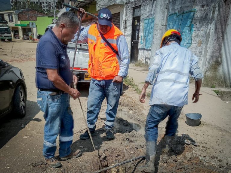 IBAL reparó cuatro daños en la red matriz de la comuna Siete