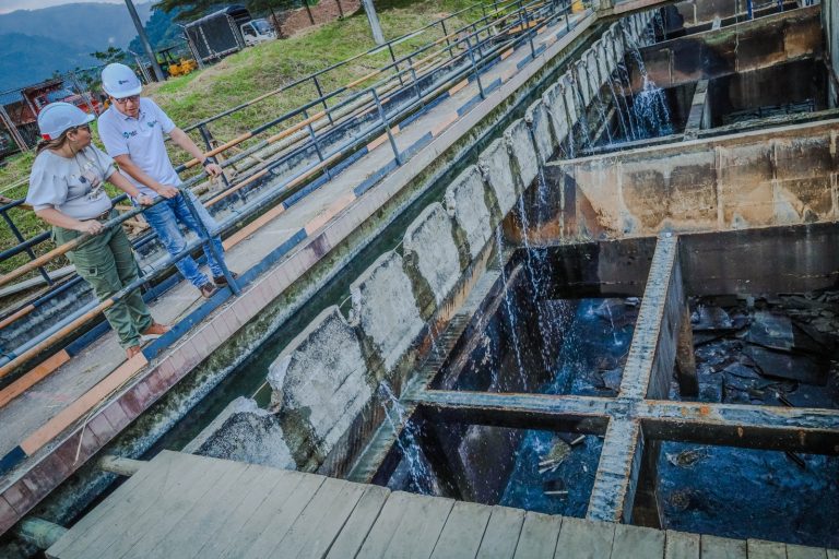IBAL inició verificación del servicio de agua en algunos puntos críticos de la ciudad