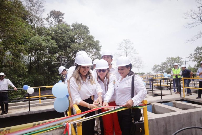 Alcaldesa cumplió y entregó moderna Planta de Chembe para llevar agua potable a 70.000 familias.