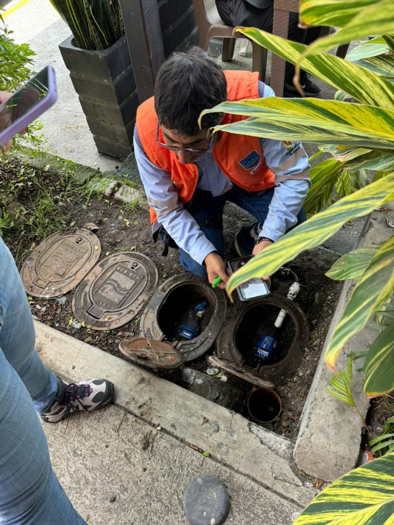 ¡El colmo! Usuarios morosos del IBAL estaban robando agua en la comuna Nueve