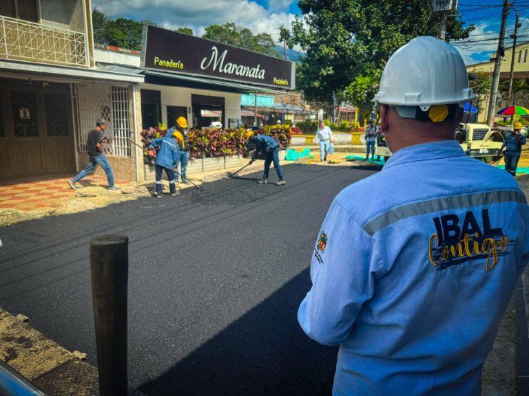 ¡Estamos cumpliendo! IBAL empezó la pavimentación en el barrio Yuldaima