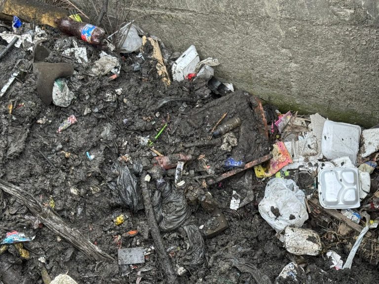 ¡Vuelve y juega! Cuatro toneladas de basura se sacaron del canal de la Guabinal