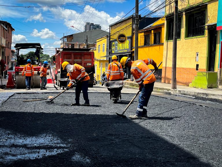 IBAL reporta normalidad en el servicio de agua pese a las lluvias y avanza en reparcheo vial