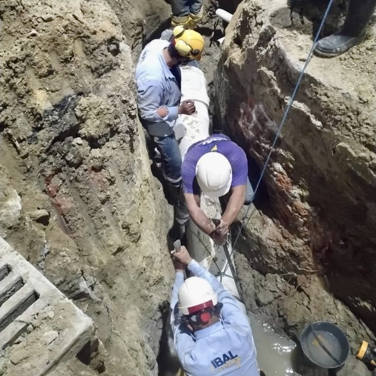 IBAL culmina con éxito reparación de red matriz en Montecarlo 2, comuna Siete