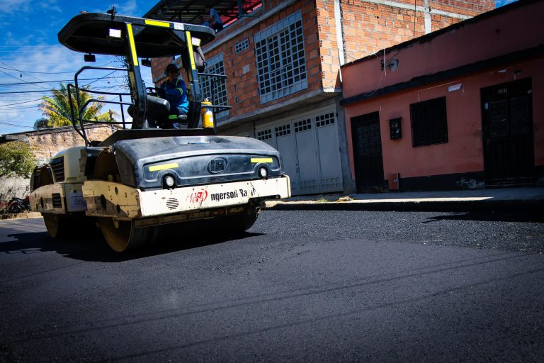 “El Combo 3×1 del IBAL llegó para dignificar las calles de la ciudad”: alcaldesa Johana Aranda